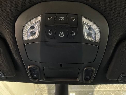 Used 2025 Chrysler Pacifica Limited FWD image 22
