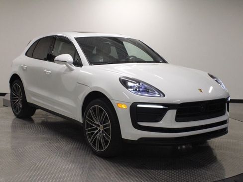 Certified 2022 Porsche Macan AWD/4WD image 9