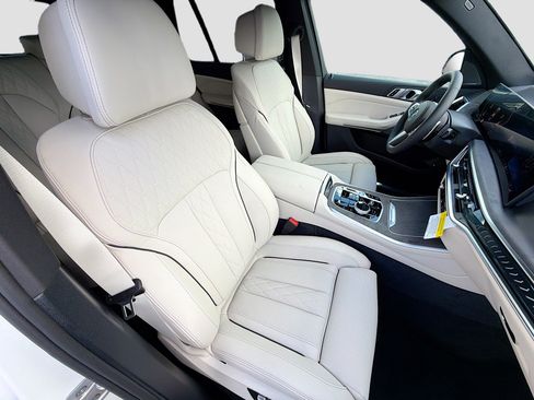 New 2026 BMW X5 xDrive50e w/ Executive Package AWD/4WD image 14