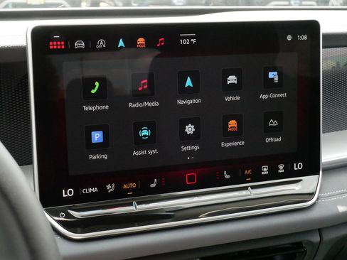 Certified 2025 Volkswagen Tiguan SE AWD/4WD image 22