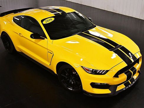 Used 2016 Ford Mustang Shelby GT350 w/ Track Package image 12