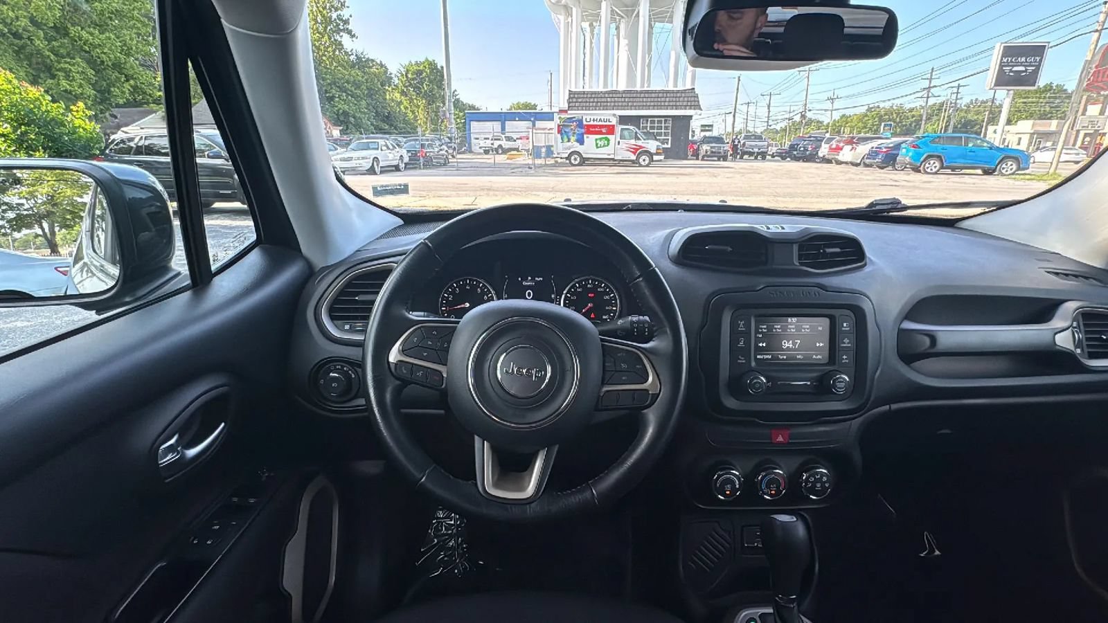 Used 2017 Jeep Renegade Latitude FWD image 11
