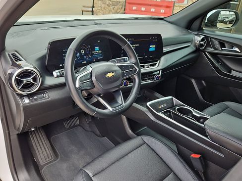 Used 2025 Chevrolet Equinox LT w/ Convenience Package II image 11