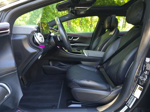Used 2022 Mercedes-Benz EQS 450+ Sedan image 11