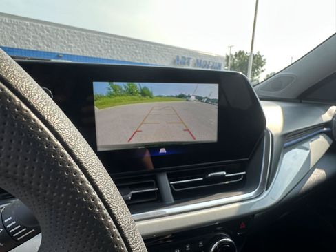 Used 2025 Chevrolet Trax LT FWD image 29