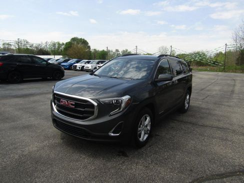 Used 2020 GMC Terrain SLE w/ Driver Convenience Package FWD image 3