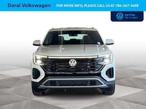 Used 2025 Volkswagen Atlas Cross Sport SE FWD image 3