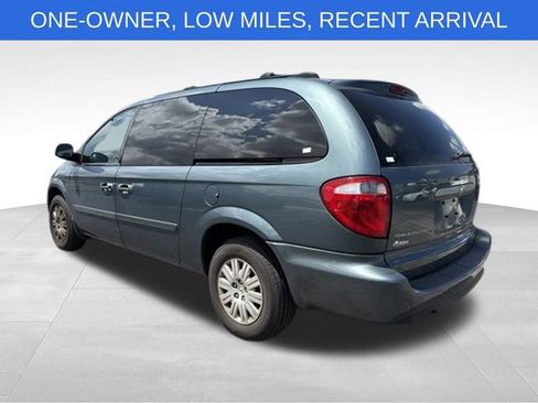 Used 2005 Chrysler Town & Country LX w/ Popular Equipment Group II FWD image 6