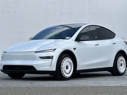 Used 2026 Tesla Model Y Long Range AWD/4WD image 7