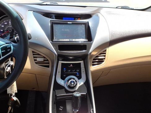 Used 2012 Hyundai Elantra GLS FWD image 13