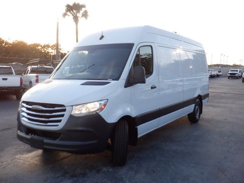 Used 2021 Freightliner Sprinter 2500 image 22
