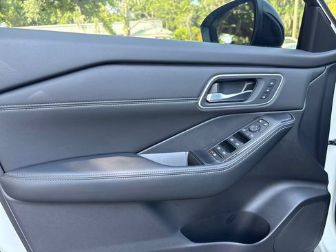 New 2026 Nissan Rogue Platinum AWD/4WD image 3