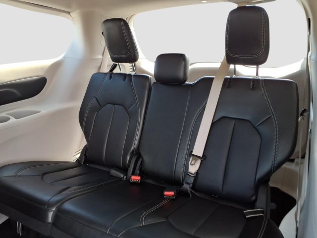 Used 2024 Chrysler Pacifica Touring-L FWD image 13