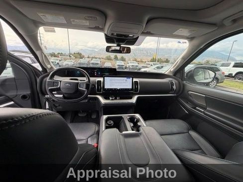 Used 2025 Ford Expedition Max Platinum AWD/4WD image 18