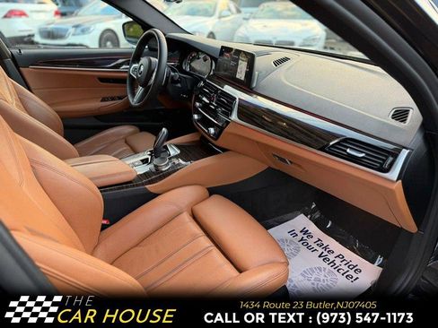 Used 2018 BMW 530e xDrive w/ M Sport Package 2 image 24