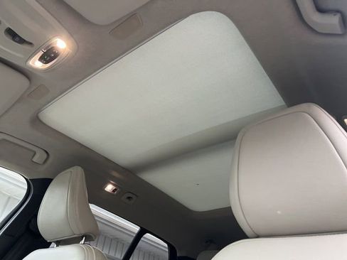 Used 2019 Volvo XC40 T5 Momentum image 27