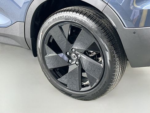 New 2026 Volvo XC40 B5 Ultra w/ Protection Package Premier image 9