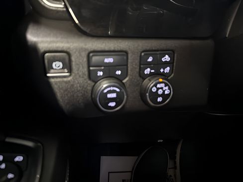 Used 2023 Chevrolet Silverado 1500 LTZ AWD/4WD image 23