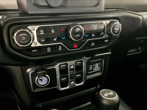 Used 2021 Jeep Wrangler Unlimited Sport AWD/4WD image 25