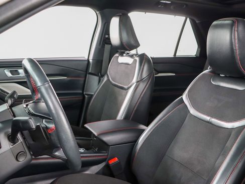 Used 2025 Ford Explorer ST image 24