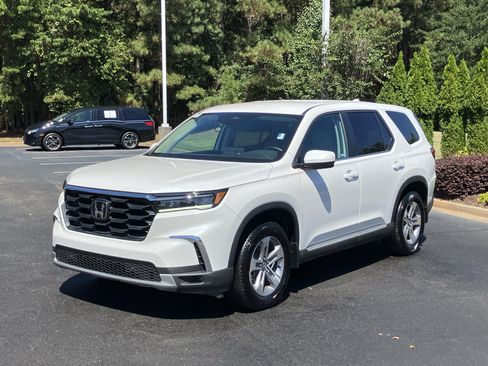 Used 2025 Honda Pilot EX-L image 6