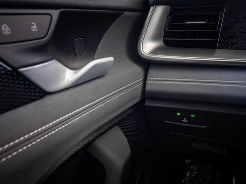 New 2026 Volkswagen Tiguan SE FWD image 33
