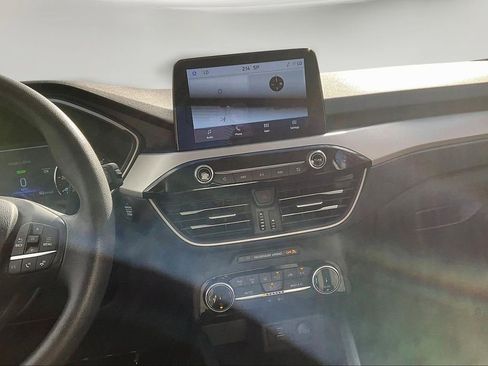 Used 2022 Ford Escape SE image 11