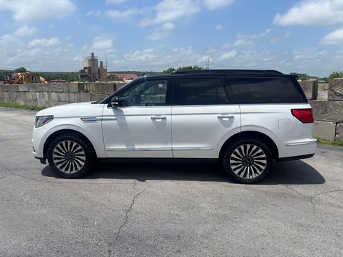 Used 2019 Lincoln Navigator Reserve AWD/4WD image 4