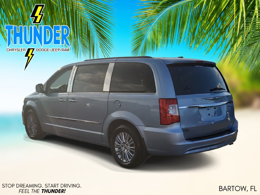 Used 2016 Chrysler Town & Country Touring-L FWD image 3