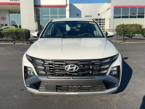 Used 2025 Hyundai Tucson SE AWD/4WD image 2