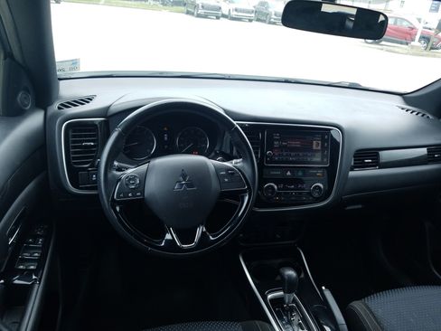 Used 2018 Mitsubishi Outlander LE FWD image 18