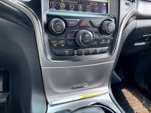 Used 2018 Jeep Grand Cherokee Altitude AWD/4WD image 27