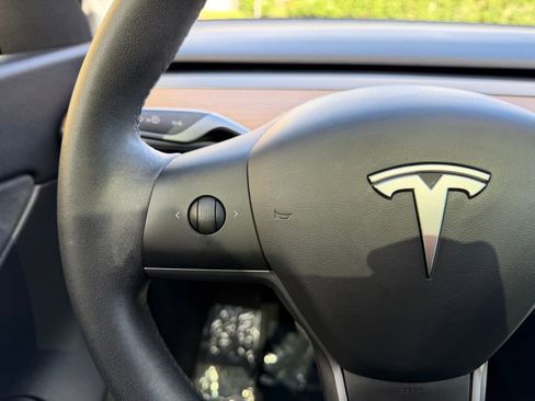 Used 2021 Tesla Model Y Long Range AWD/4WD image 40