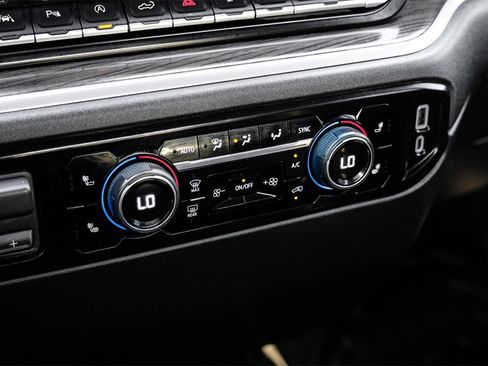 Used 2022 Chevrolet Silverado 1500 LT w/ Z71 Off-Road Package image 26