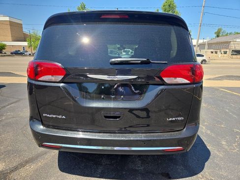 Used 2020 Chrysler Pacifica Limited FWD image 7