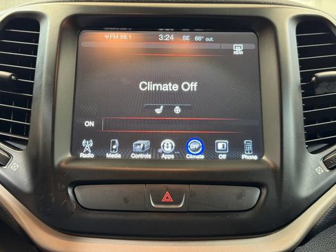 Used 2017 Jeep Cherokee Limited AWD/4WD image 41