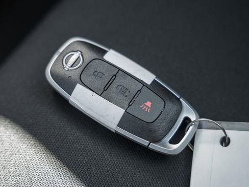 Used 2025 Nissan Rogue S image 37