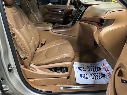 Used 2016 Cadillac Escalade Platinum image 25