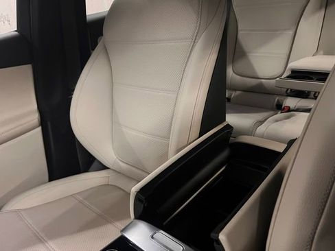 Used 2025 Mercedes-Benz GLC 350e 4MATIC image 33