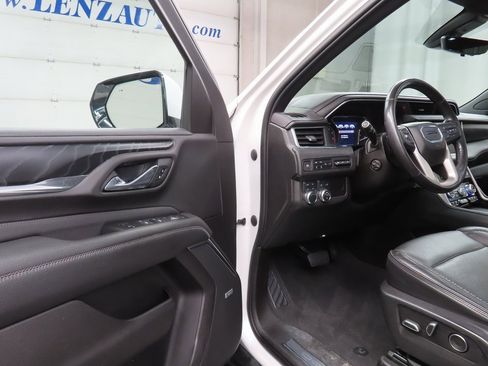 Used 2021 GMC Yukon XL Denali w/ Denali Premium Package image 45