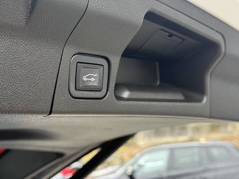 Used 2018 GMC Acadia SLT image 7