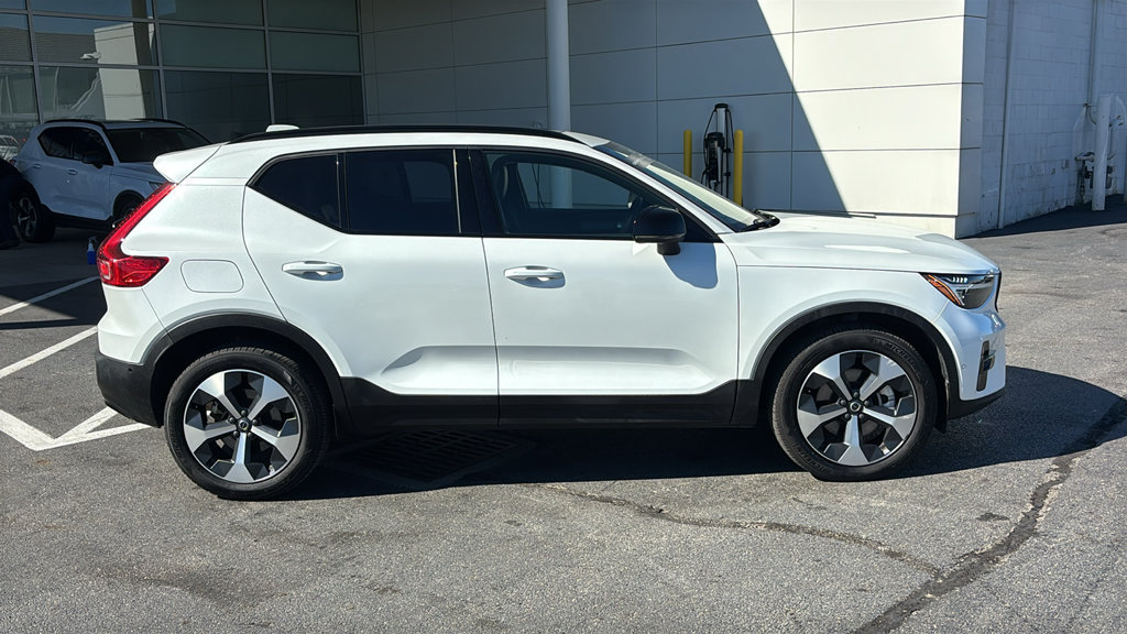 Certified 2026 Volvo XC40 B5 Plus AWD/4WD image 27
