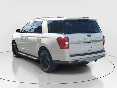 Used 2023 Ford Expedition XLT image 5