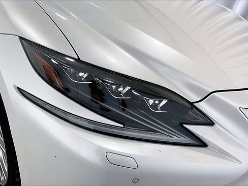 Used 2018 Lexus LS 500 w/ Luxury Package image 12