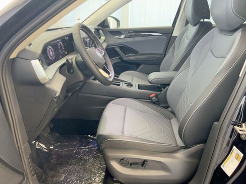 New 2026 Volkswagen Tiguan SE image 5