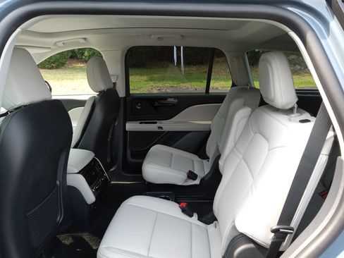 Used 2025 Lincoln Aviator AWD w/ Jet Appearance Package image 25