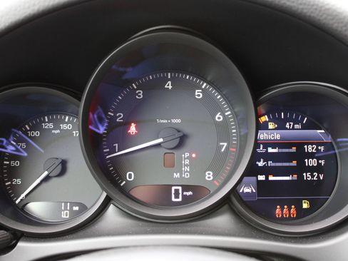 New 2026 Porsche Macan image 16