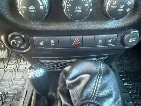 Used 2016 Jeep Wrangler Unlimited Sahara image 24