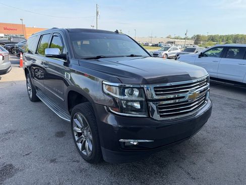 Used 2015 Chevrolet Suburban LTZ image 2