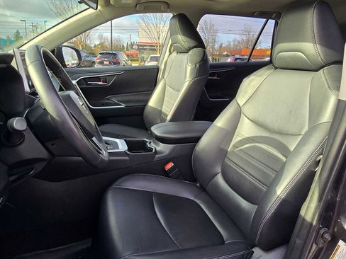 Used 2023 Toyota RAV4 XLE Premium image 24